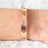 Magnetisches Kupferarmband mit Chakrasymbolen