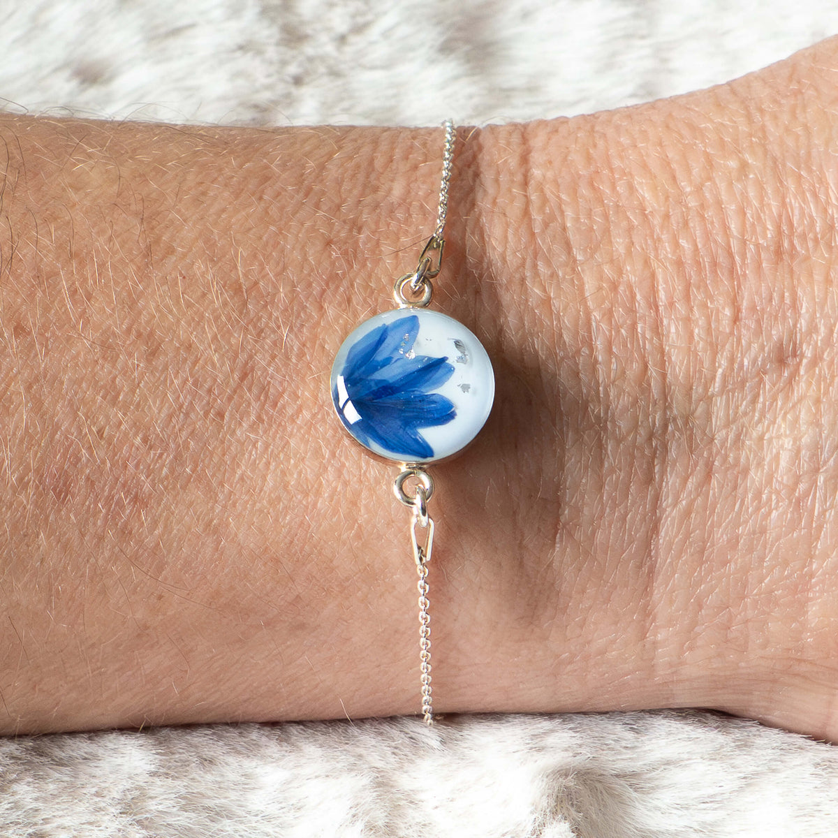 Armkette mit Kornblume