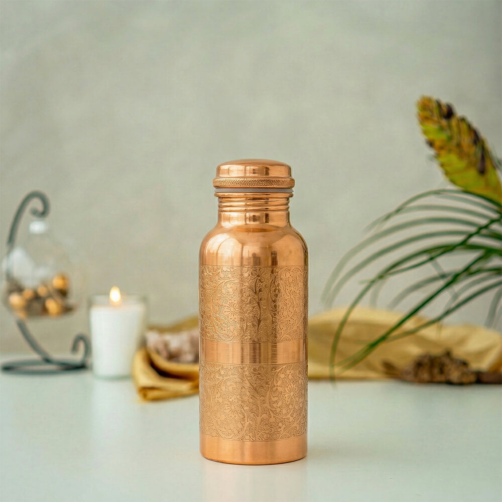 Kupferflasche mit Blumenmuster