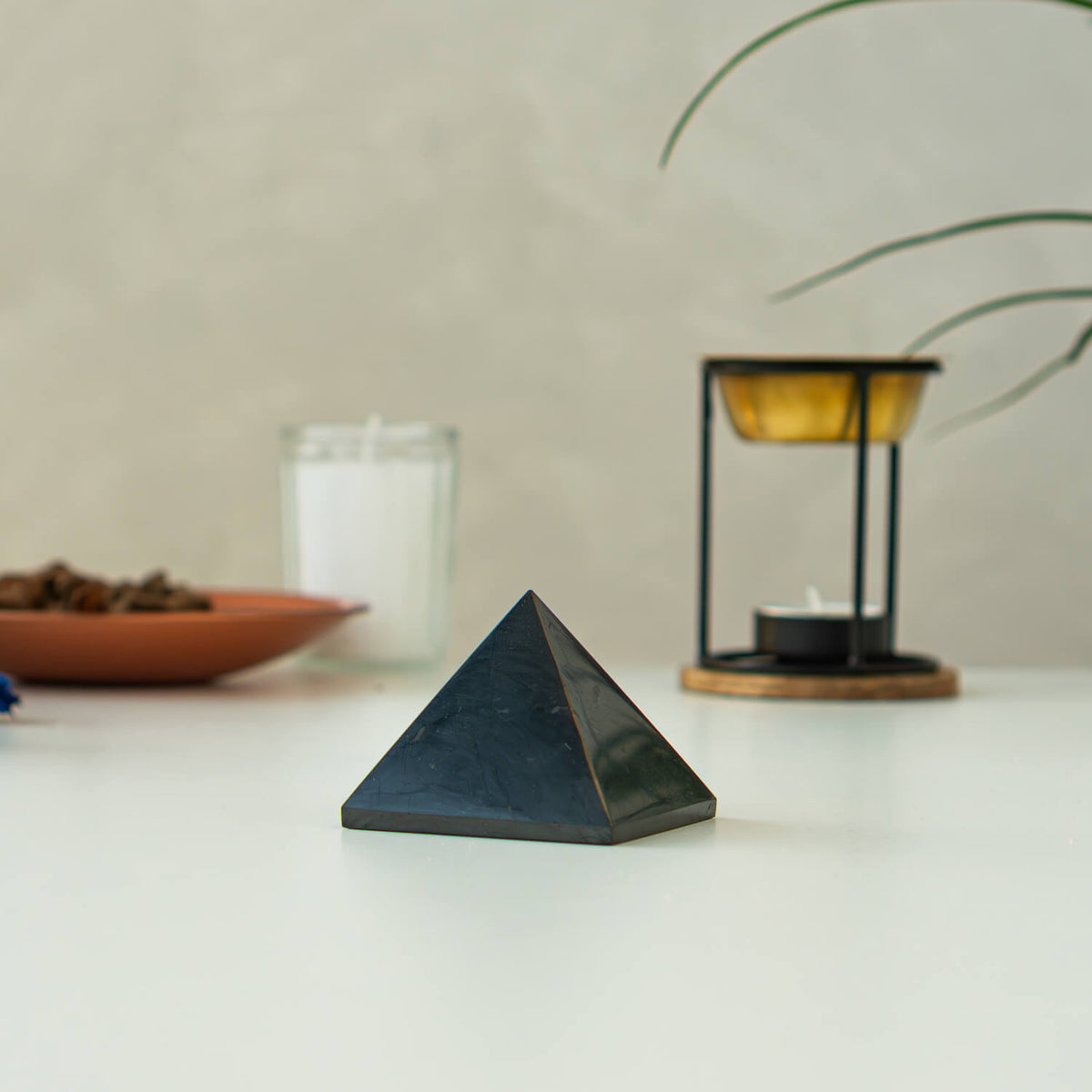 Shungit Pyramide groß